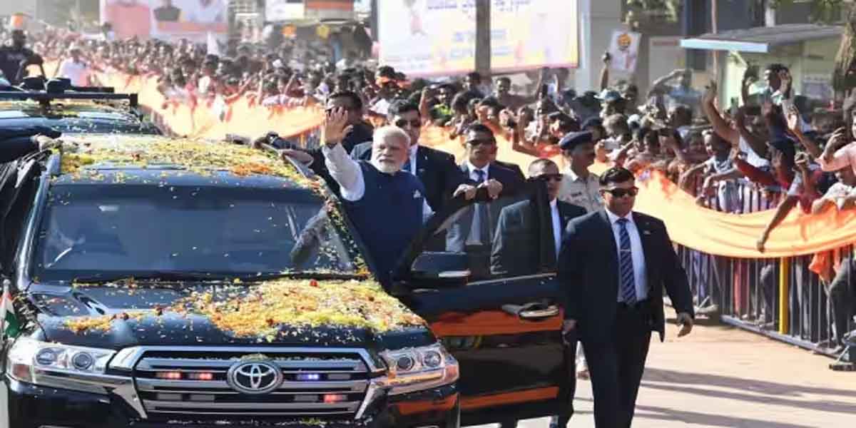 प्रधानमंत्री नरेंद्र मोदी का रोड शो शुरू