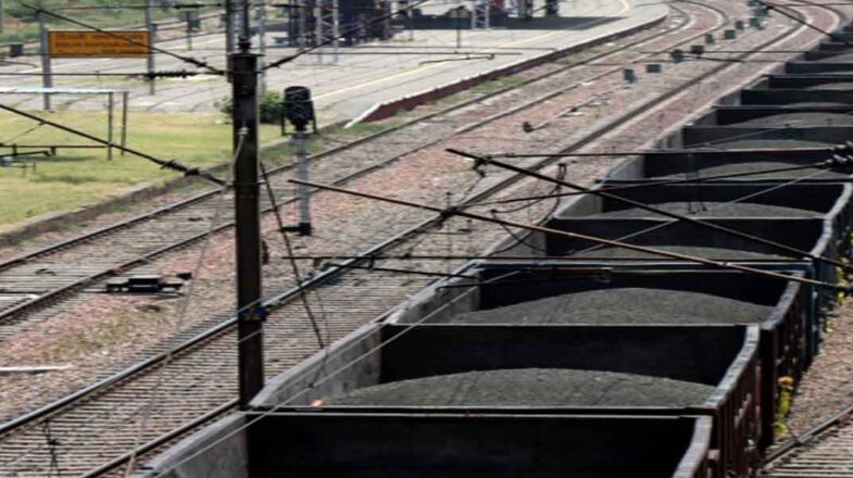 भारत में कोयला आयात 30 प्रतिशत बढ़ा