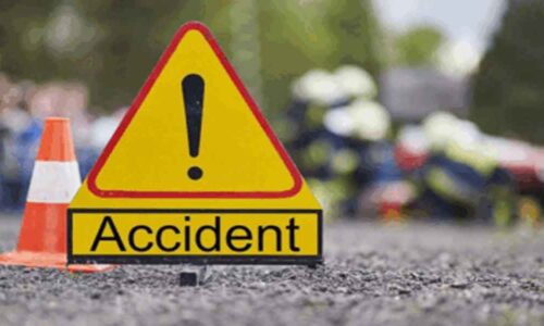 शाहजहांपुर में बस-ट्रक की टक्कर में 18 लोग घायल