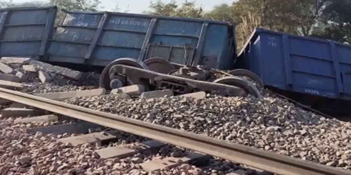 रोहतक में मालगाड़ी पटरी से उतरी, कई ट्रेने लेट