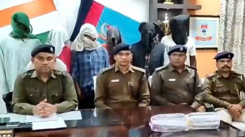 झारखंड पुलिस को बड़ी सफलताः चाईबासा में विस्फोटक सहित छह माओवादी गिरफ्तार