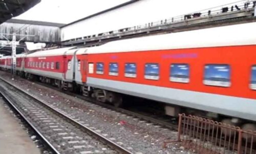 बिहार जाने वाली ट्रेनों में रिजर्वेशन की मारामारी