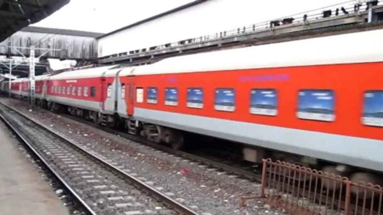 रेलवे 156 गणपति विशेष रेलगाड़ी चलाएगी, बुकिंग कल से