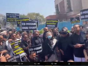काले लिबास में कांग्रेस सदस्यों का लोकसभा में हंगामा, एक मिनट के अंदर कार्यवाही 2 बजे तक स्थगित