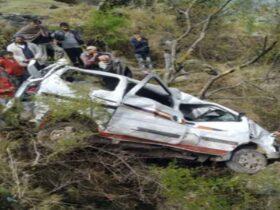 जम्मू-कश्मीर सड़क हादसे में 14 घायल