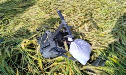 बीएसएफ ने पाक ड्रोन को मार गिराया, संदिग्ध पैकेट भी बरामद