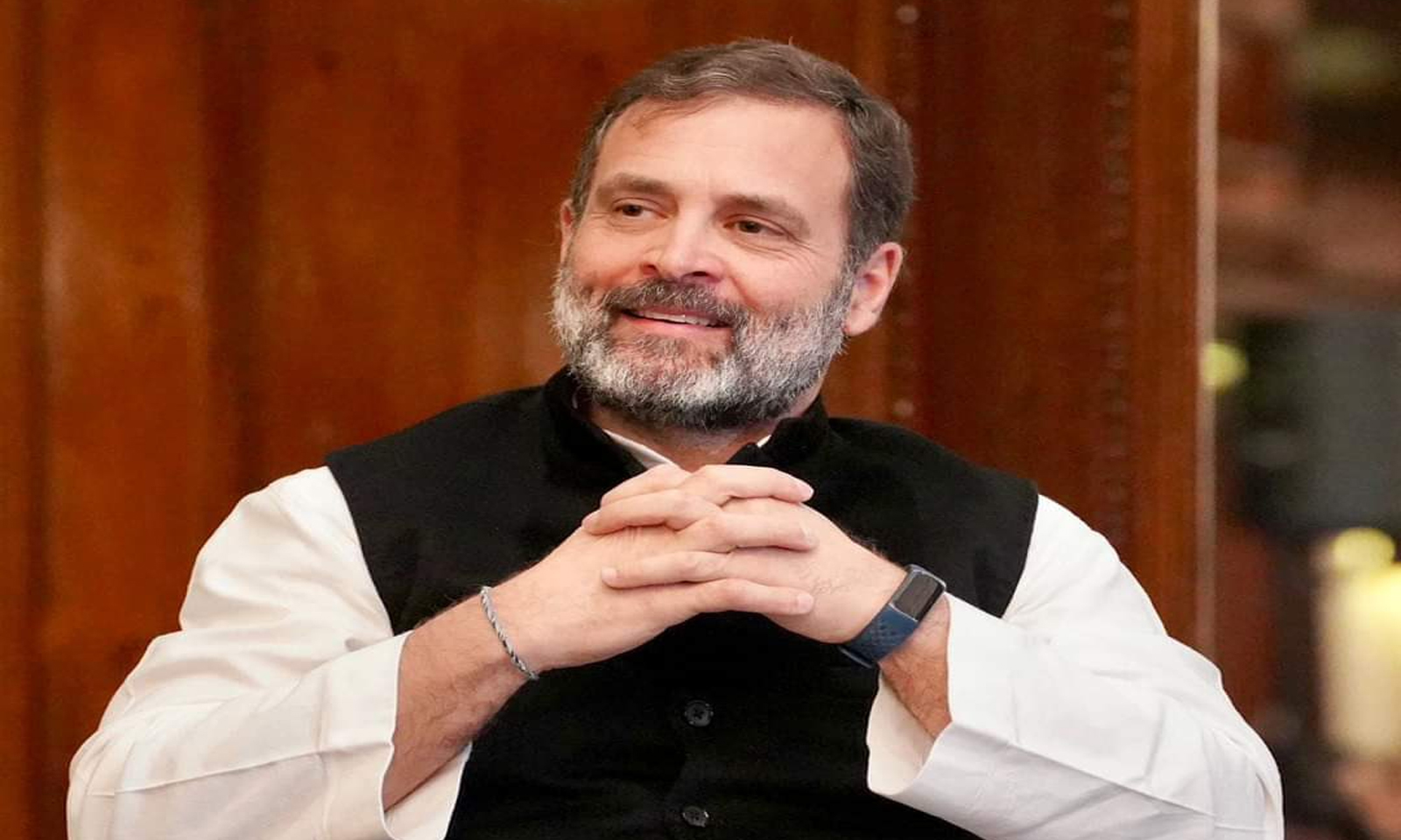 असल सवाल है कि लोकतंत्र खतरे में पड़ा क्यों?