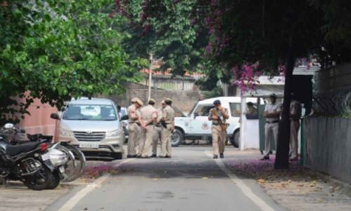 महिला यौन उत्पीड़न मामला : दिल्ली पुलिस पहुंची राहुल गांधी के आवास
