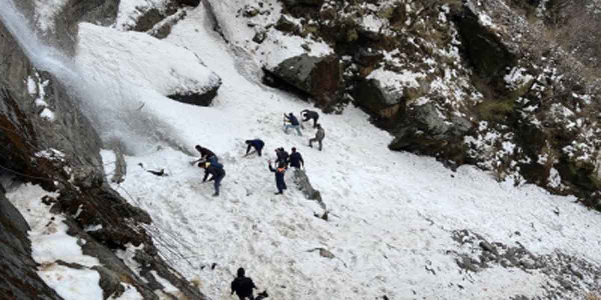 सिक्किम हिमस्खलन में 7 पर्यटकों की मौत, 350 को बचाया गया