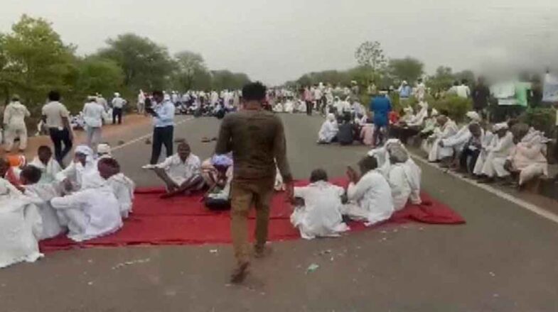 भरतपुर में माली समाज का प्रदर्शन आक्रामक, धरना स्‍थल के पास एक व्‍यक्ति ने आत्‍महत्‍या की
