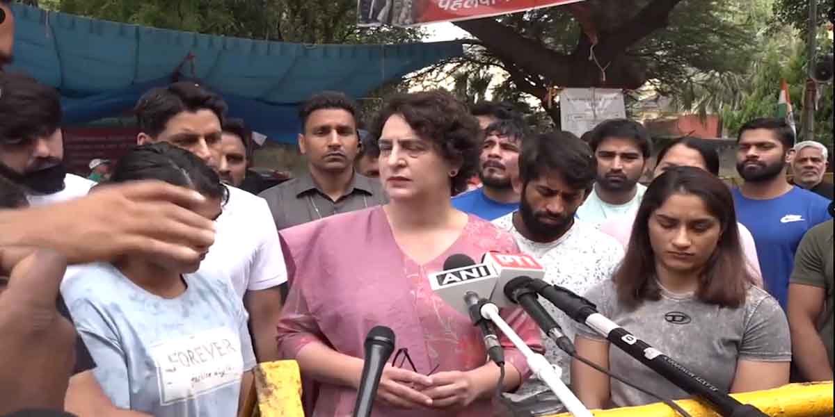 पहलवानों के समर्थन में प्रियंका जंतर-मंतर पहुंची, कहा एक बाहुबली के आगे पूरी सरकार नतमस्तक