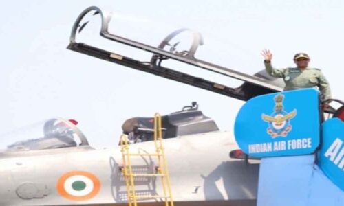 राष्ट्रपति मुर्मू ने सुखोई लड़ाकू विमान में भरी उड़ान