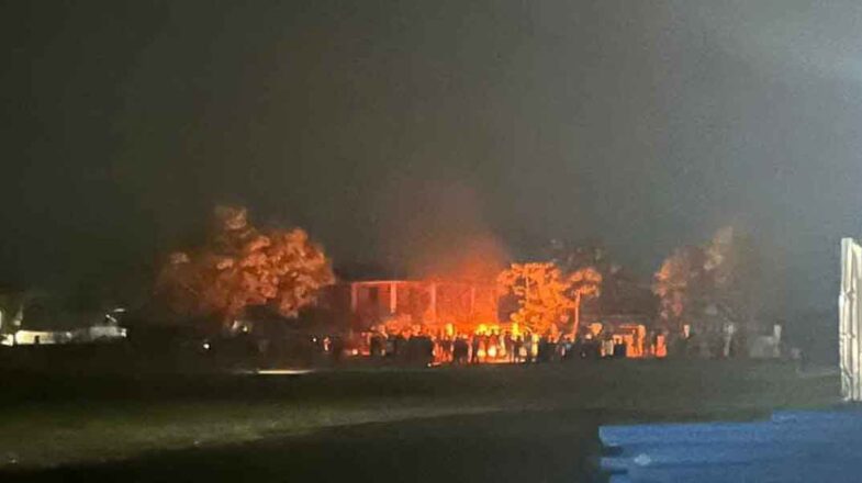 मणिपुरः हिंसाग्रस्त चुराचांदपुर में बदमाशों ने सरकारी इमारत में आग लगाई, रात्रिकालीन कर्फ्यू लागू