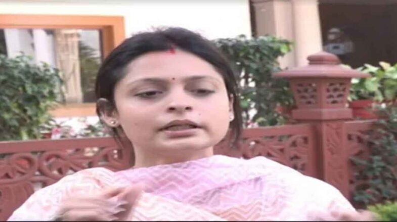 पूर्व पीएम वीपी सिंह की पोती ने पति और ससुराल पर मुकदमा किया