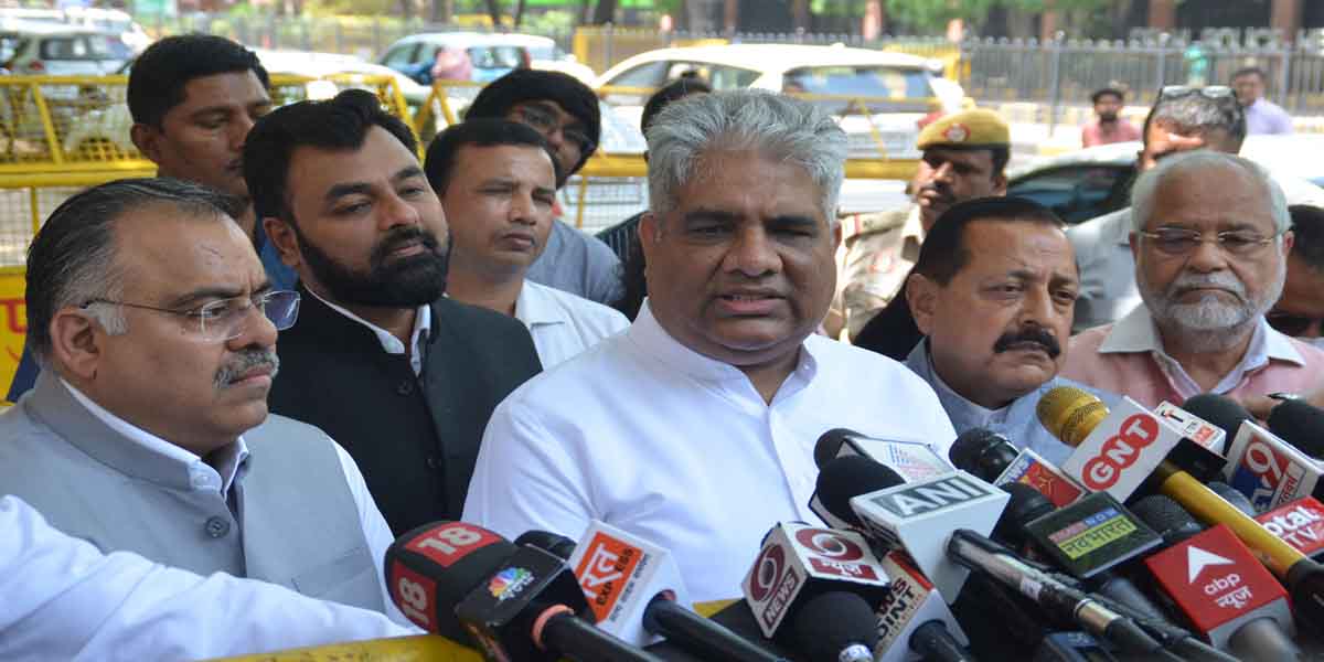 ‘संप्रभुता’ पर घमासानः भाजपा ने निर्वाचन आयोग से सोनिया गांधी पर कार्रवाई की मांग की