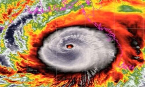 चक्रवाती तूफान बांग्लादेश पहुंचा