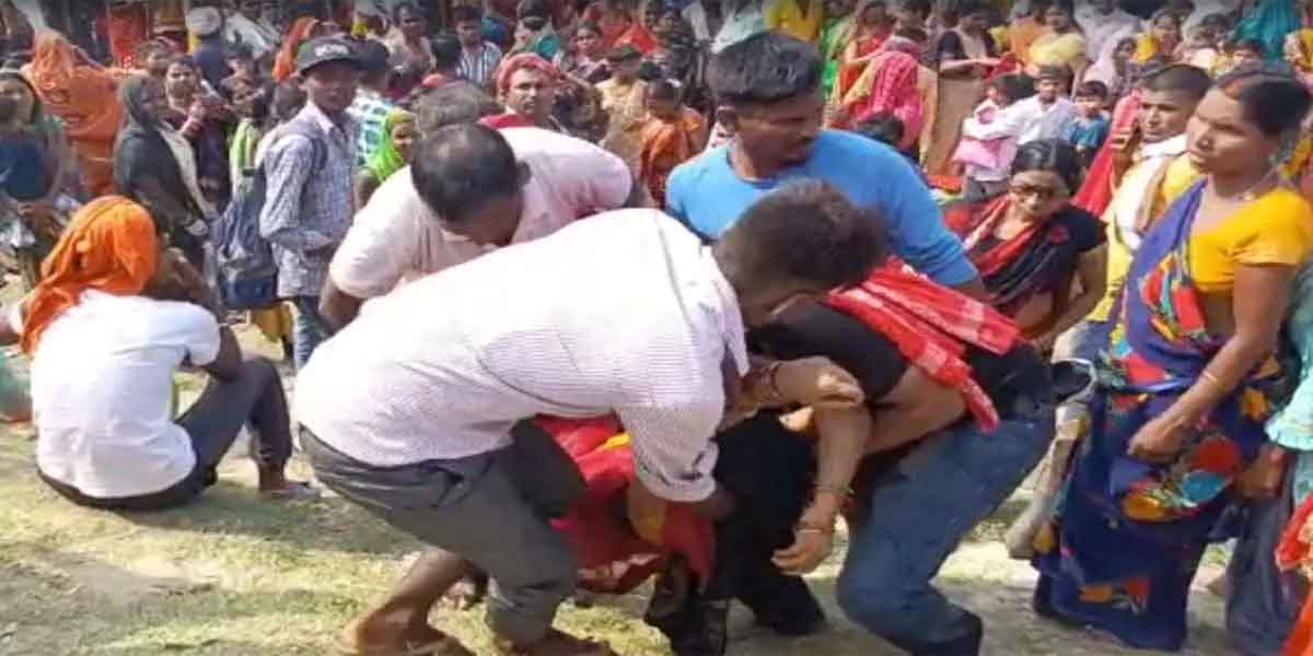 गंगा में नाव पलटी मचा हाहाकारः तीन महिलाओं की मौत, बचाव कार्य जारी