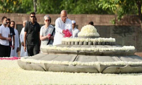 राजीव गांधी की पुण्यतिथि पर श्रद्धांजलि