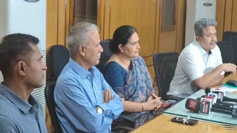 योजना भवन के अलमारी से 2.31 करोड़ रुपए और एक किलो सोना बरामद, मचा हड़कंप