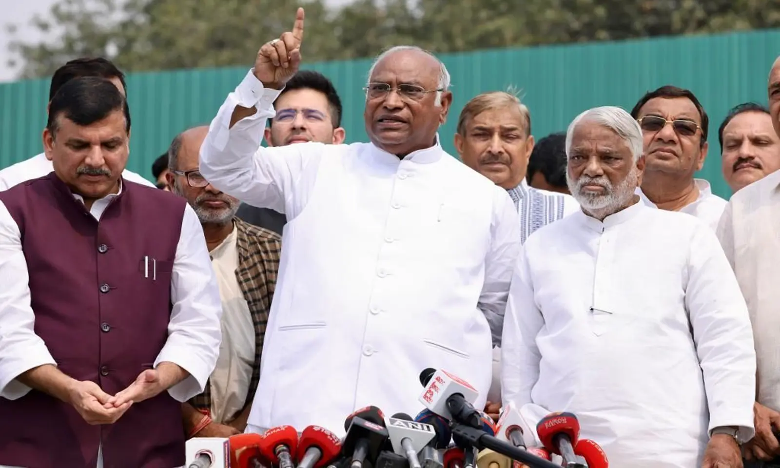 विपक्ष के पास अब अध्यादेश का मुद्दा
