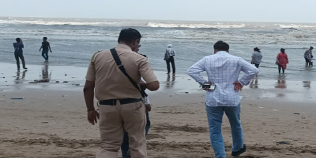 मुंबई के जुहू में चार नाबालिक लड़के डूबे, दो का शव बरामद
