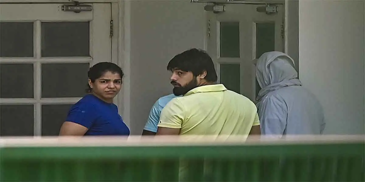 खेल मंत्री से मिले शीर्ष पहलवान
