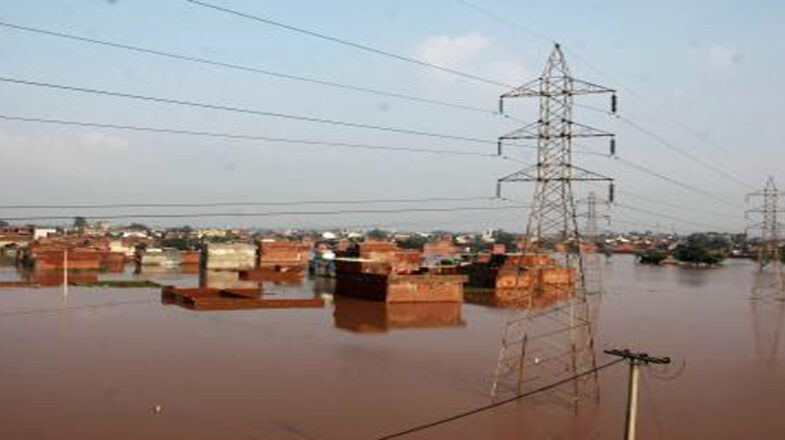 भारत से पानी छोड़े जाने के बाद पाकिस्‍तान में बाढ़ की चेतावनी