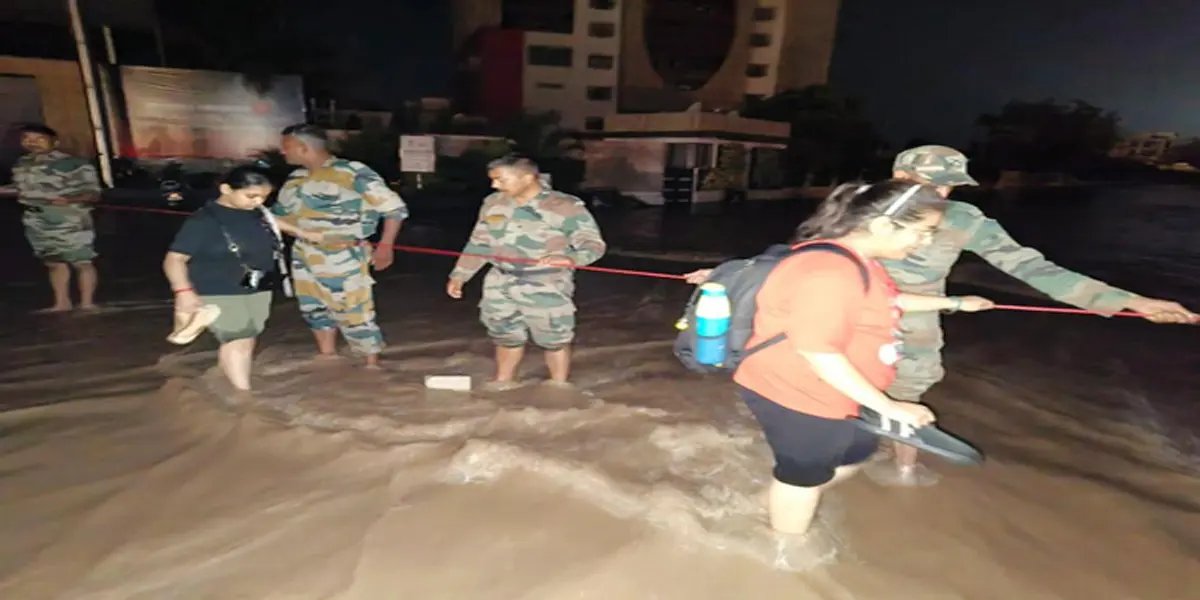 पंजाब में बाढ़ से बिगड़े हालात के बाद सेना तैनात