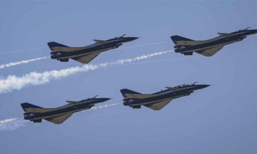 चीन ने ताइवान की ओर दर्जनों लड़ाकू विमान भेजे