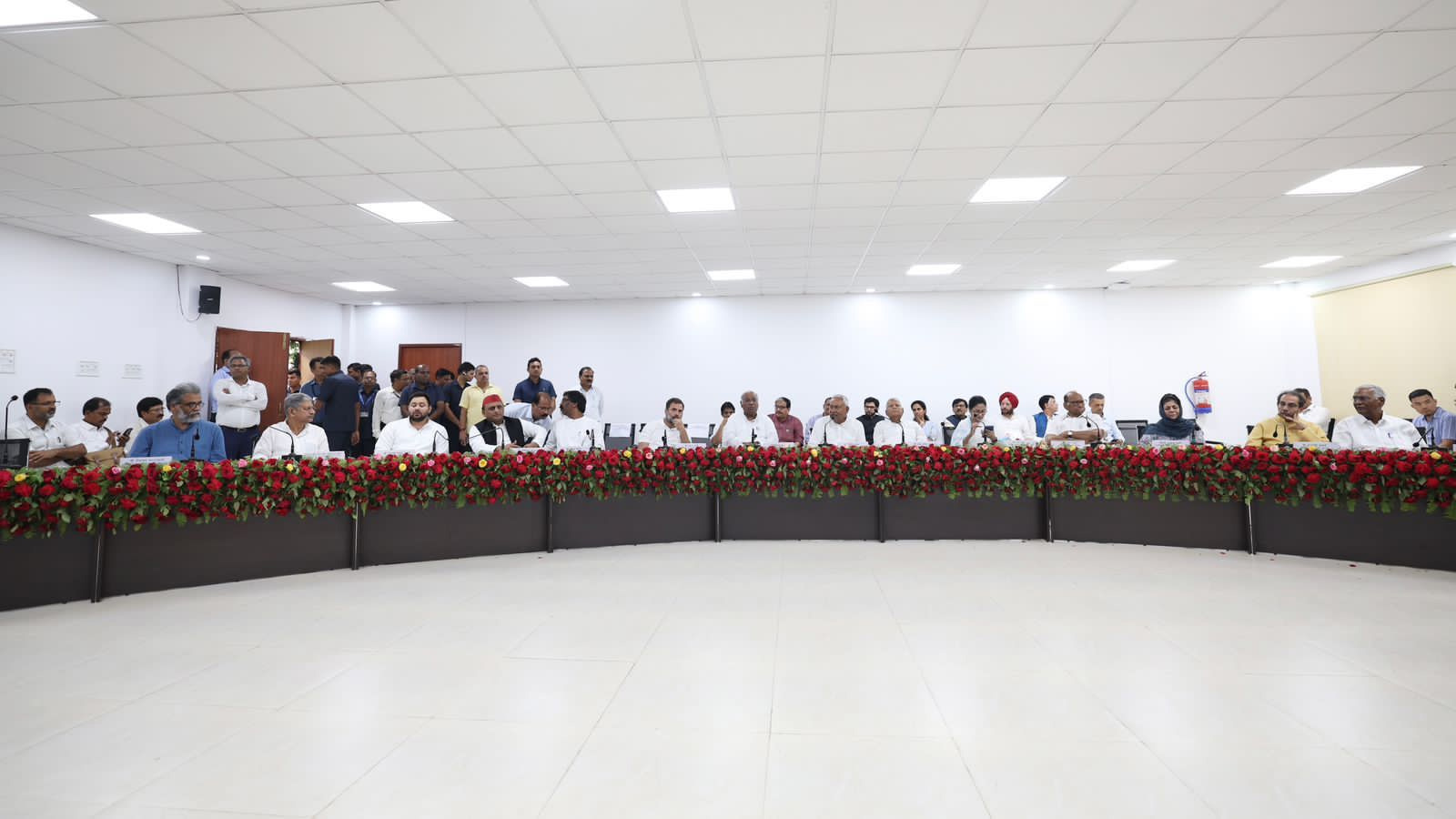 विपक्षी बैठक में इस बार 25 पार्टियां होंगी