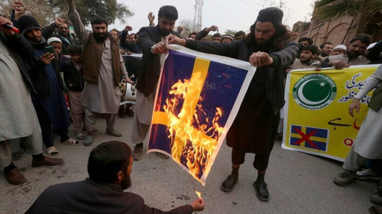 इराकी ने कुरान जलाई और स्वीडन मुश्किल में!