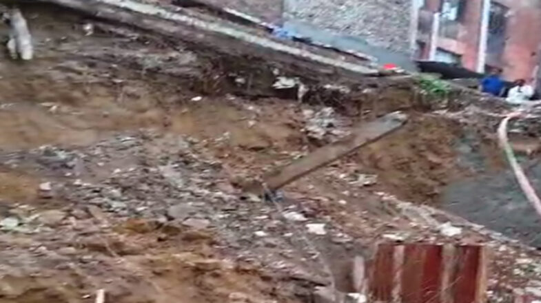 दिल्ली में निर्माणाधीन इमारत की मिट्टी खिसकने से 2 की मौत