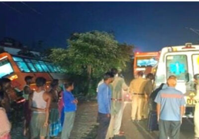 देहरादून से दिल्ली जा रही यूपी रोडवेज की बस दुर्घटनाग्रस्त