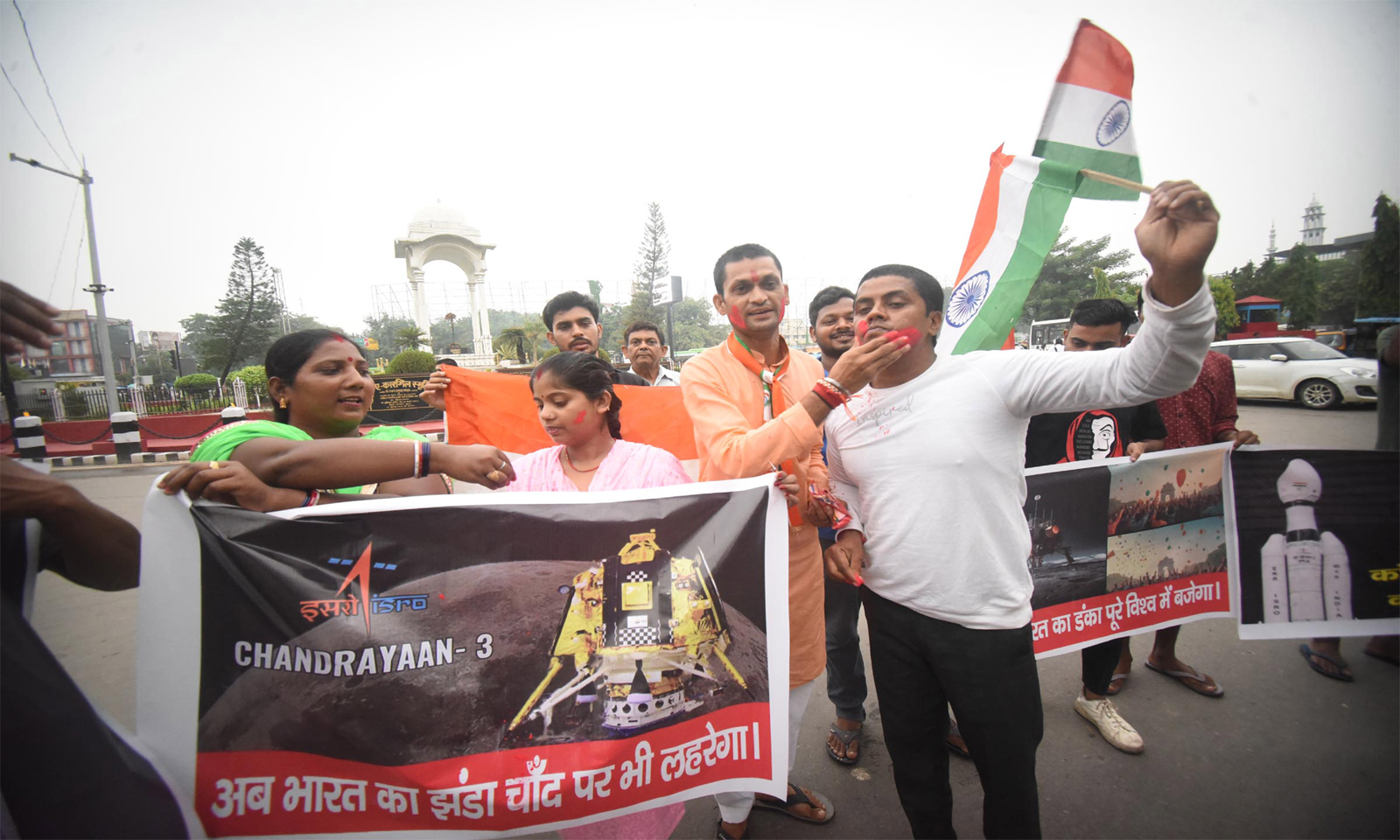 देश भर से बधाइयों का तांता