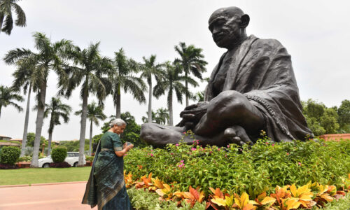 गांधी को भी बचाने की जरुरत