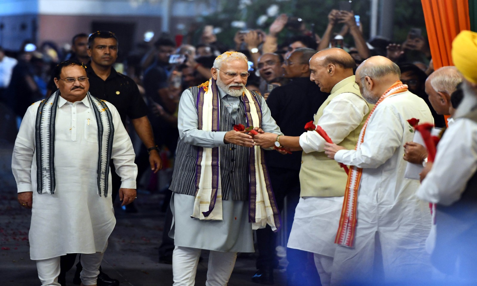मोदी का भव्य स्वागत