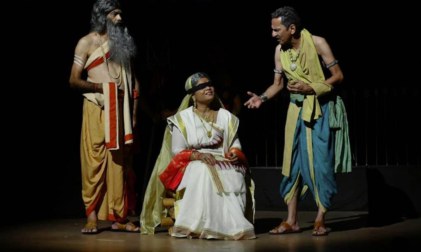 ‘अंधा युग’ पेशेवर नाटक की आहट