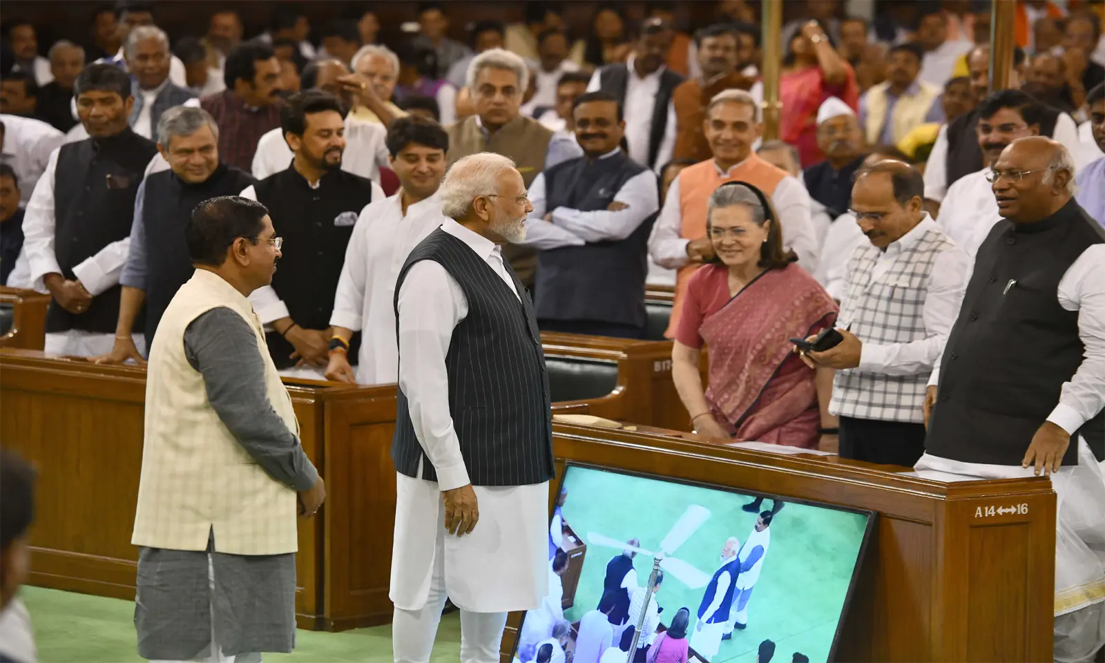 महिला बिल: सोनिया का ठीक कहना- “अपना है”