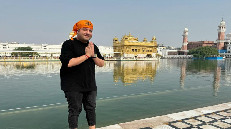 अभिनेता वरुण शर्मा ने अमृतसर में स्वर्ण मंदिर का किया दौरा
