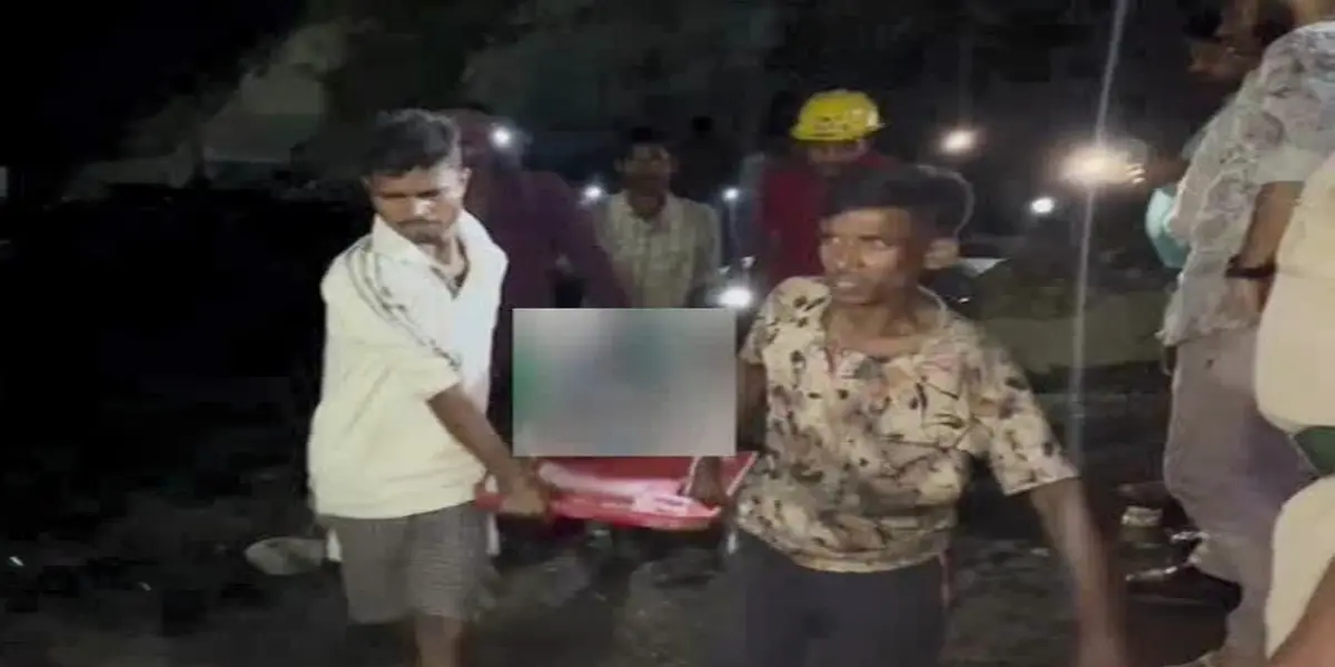 बंगाल के रानीगंज में खुली खदान में जमीन धंसने से तीन की मौत