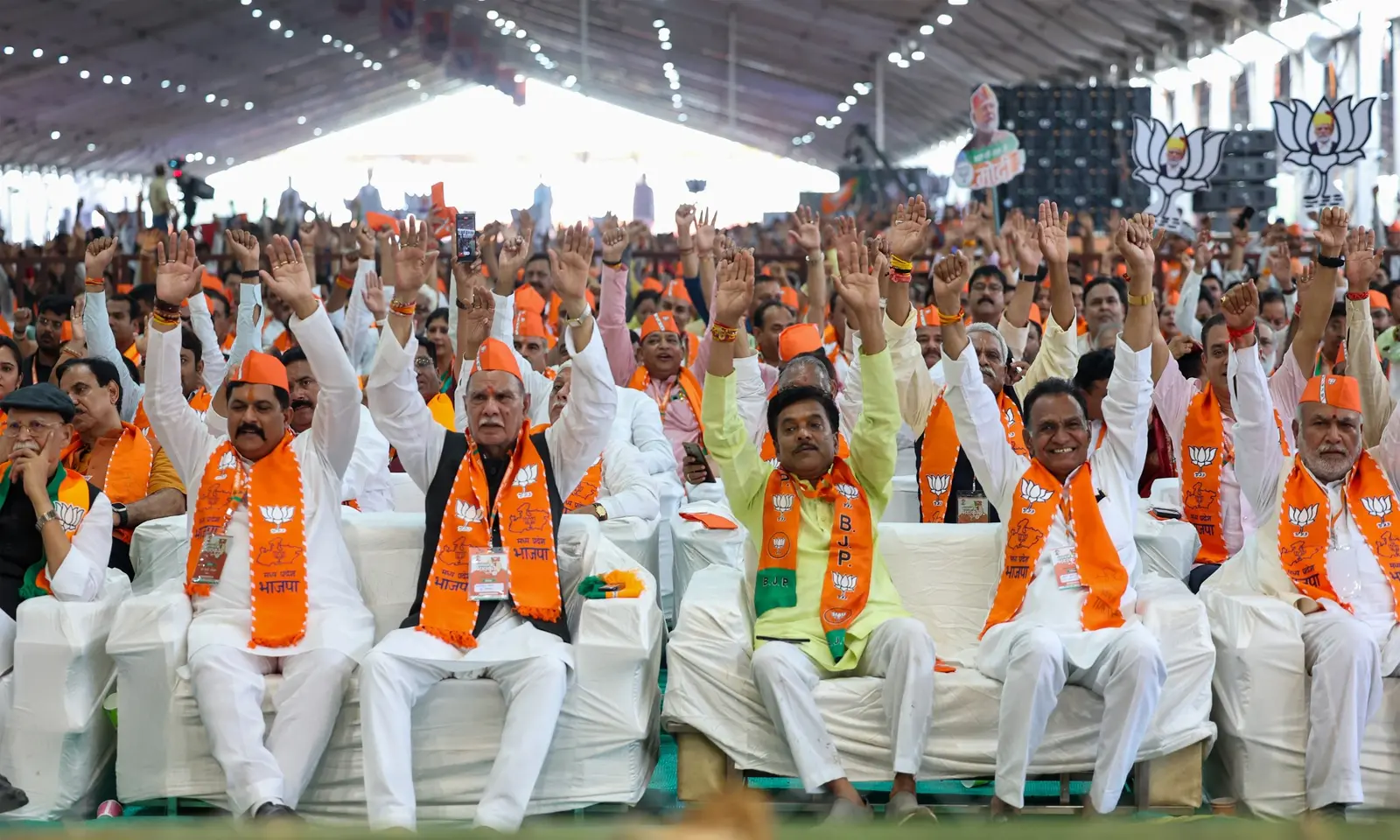 लोकसभा के लिए तेज हुई चाल