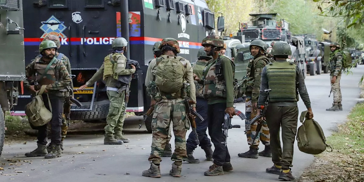 जम्मू-कश्मीर के कुलगाम में लश्कर के 5 आतंकी ढेर