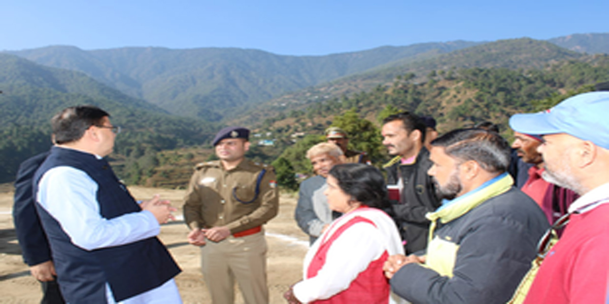 उत्तराखंड के निर्माणाधीन सुरंग में अभी भी फंसे मजदूर