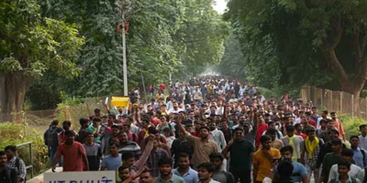 आईआईटी-बीएचयू के छात्रों का आंदोलन तेज हुआ