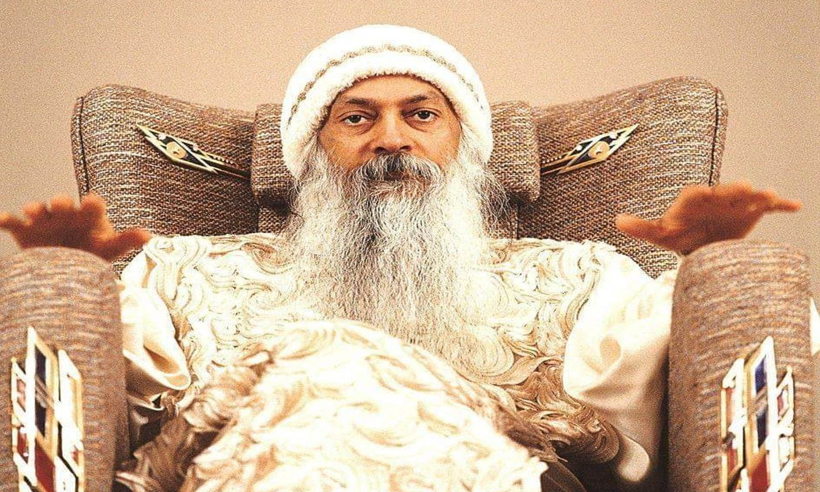 जागरूक भक्तों ने बचाया ओशो आश्रम