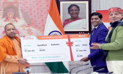 सीएम योगी ने कोलकाता से अयोध्या के लिए एयर इंडिया एक्सप्रेस फ्लाइट का शुभारंभ किया