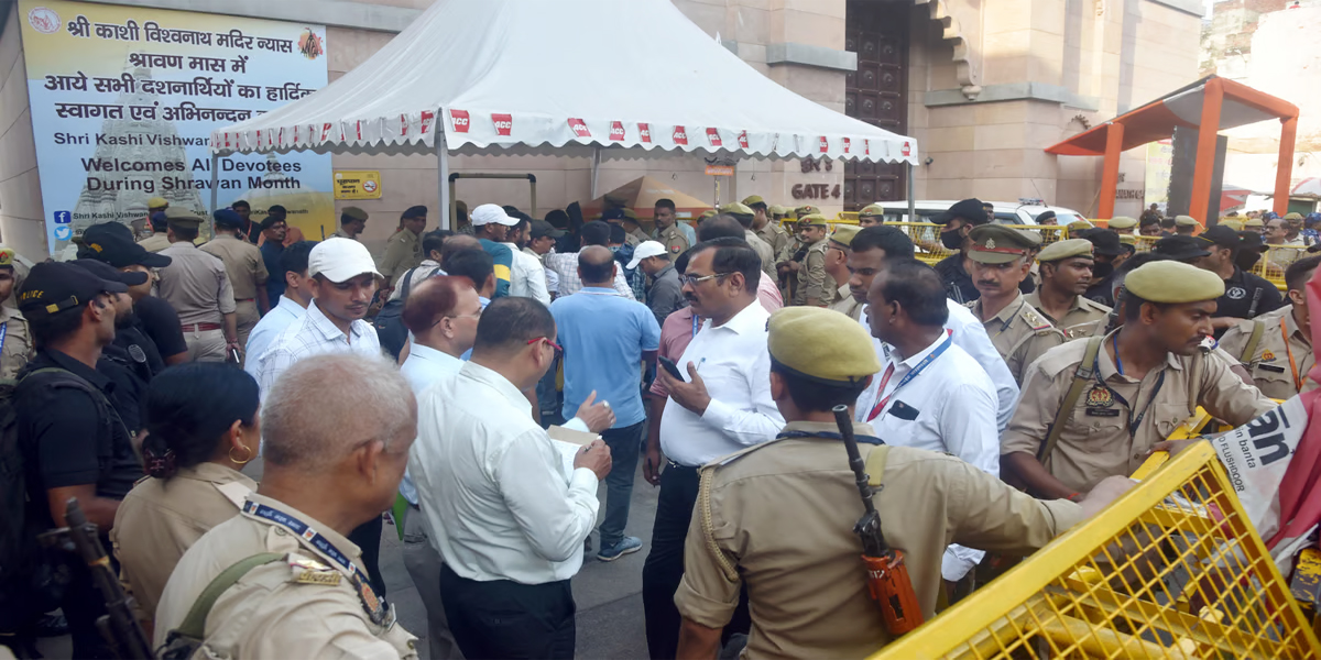 ज्ञानवापी सर्वे रिपोर्ट सार्वजनिक होने के बाद काशी में पुलिस ने सतर्कता बढ़ाई
