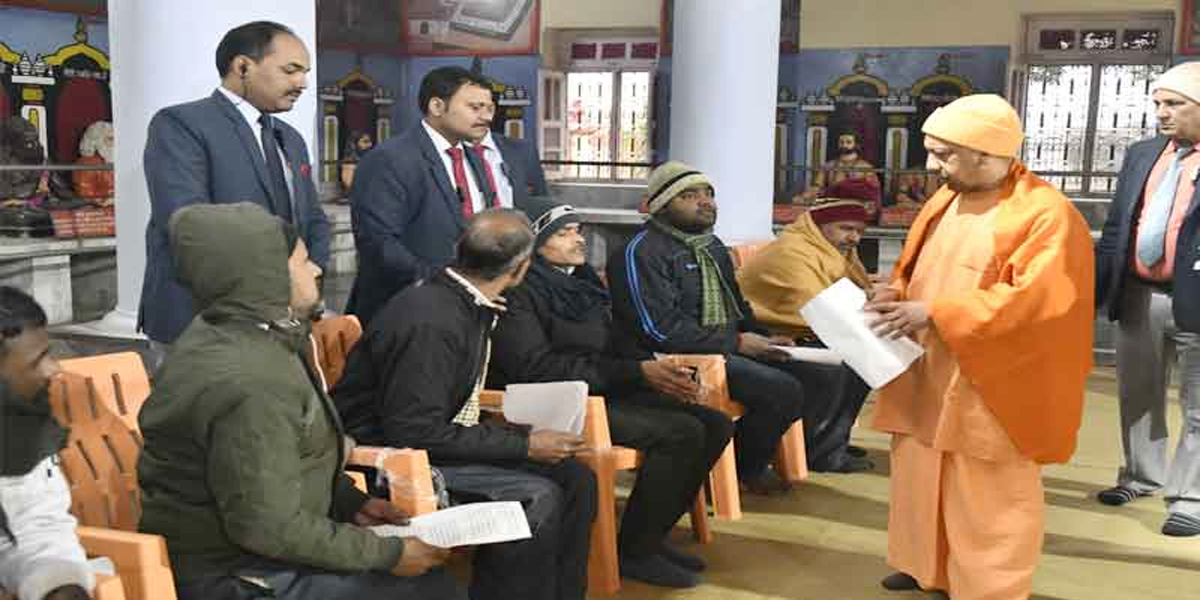 किसी भी दशा में बख्शे न जाएं जबरन जमीन कब्जा करने वाले: योगी