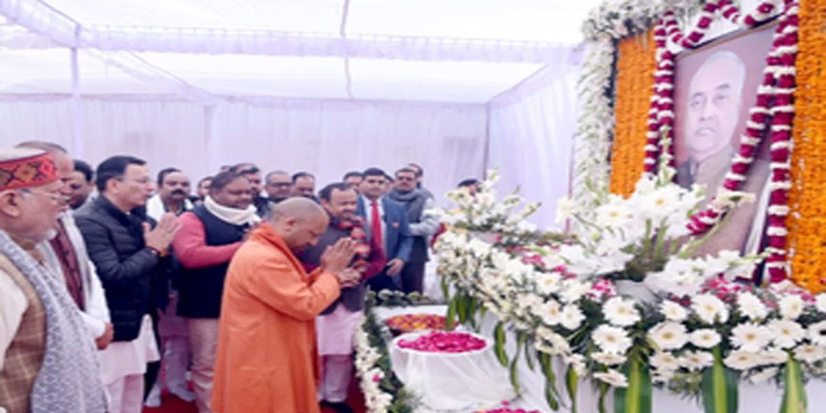 दिवंगत भाजपा विधायक के घर पहुंच सीएम योगी ने दी श्रद्धांजलि