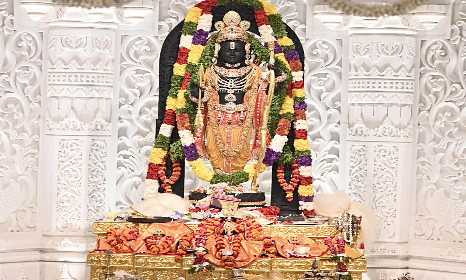 अयोध्या धाम में विराजे रामलला